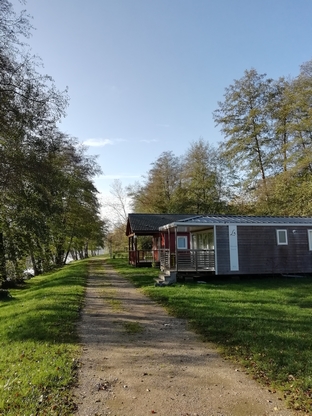 extérieur du mobil home méditerranée face à la moselle